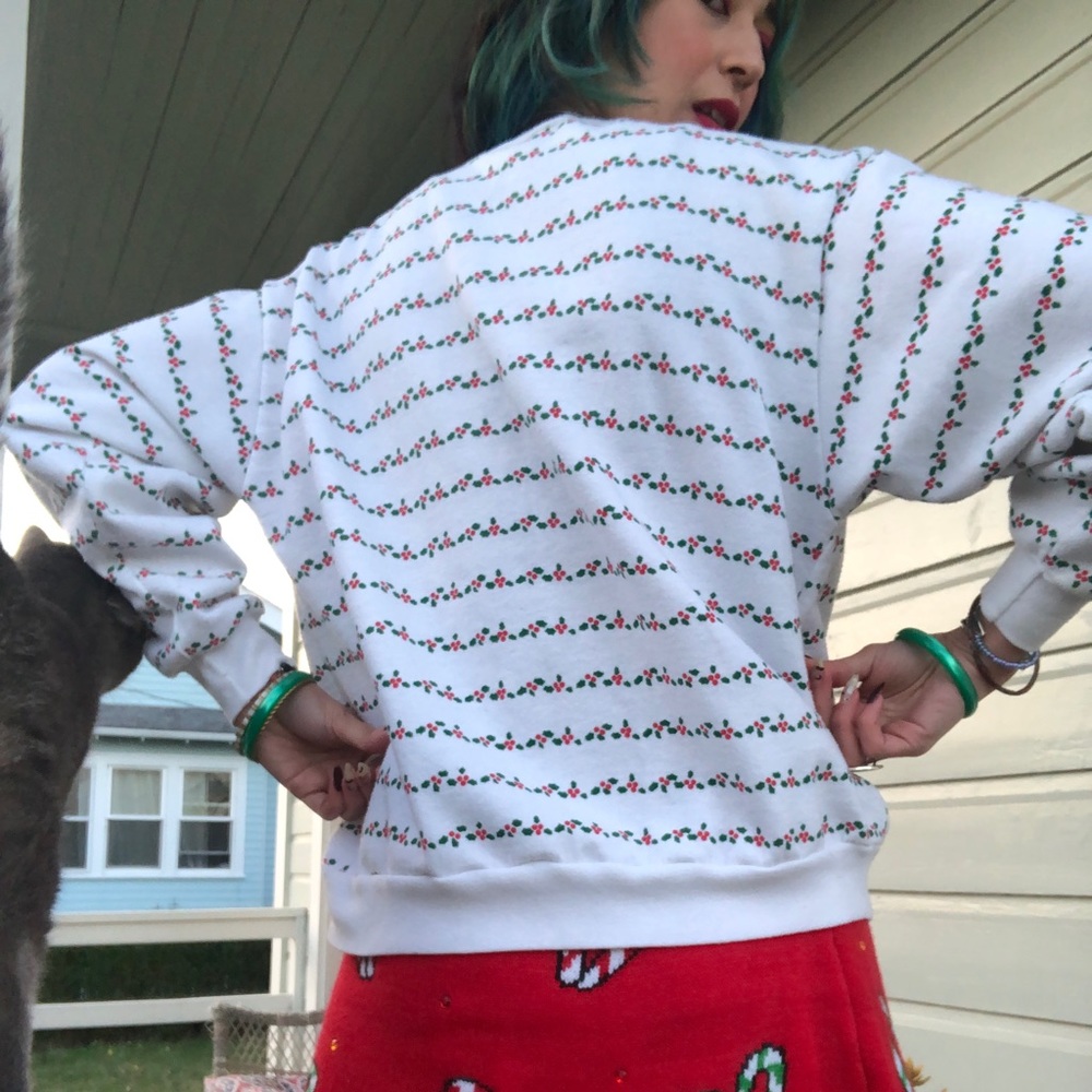 🎄 X-mas Tree Sweatshirt 🎄 - Picture 4 of 5